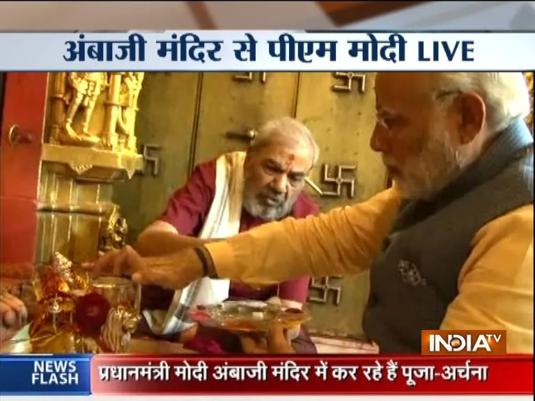 LIVE: प्रधानमंत्री नरेंद्र मोदी अंबाजी मंदिर पहुंचे, शक्ति पूजा के बाद पीएम को रोड शो Modi-Ambaji- India TV Hindi