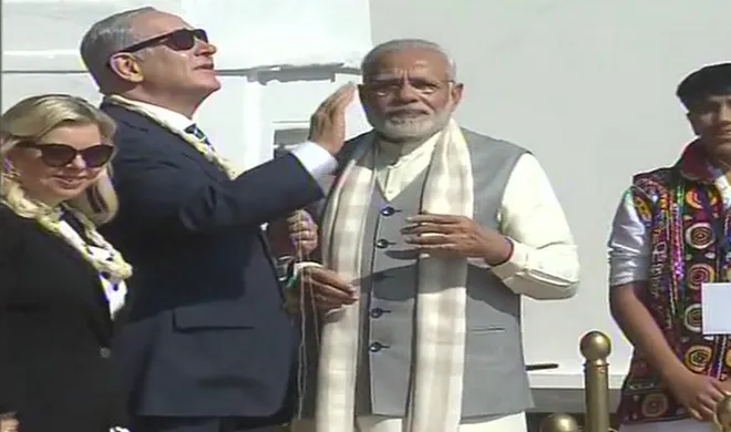 गुजरात: पीएम मोदी और नेतन्याहू ने किया आईक्रिएट का उद्घाटन PM-Narendra-Modi-Benjamin-Netanyahu-roadshow-in-Ahmedabad- India TV Hindi