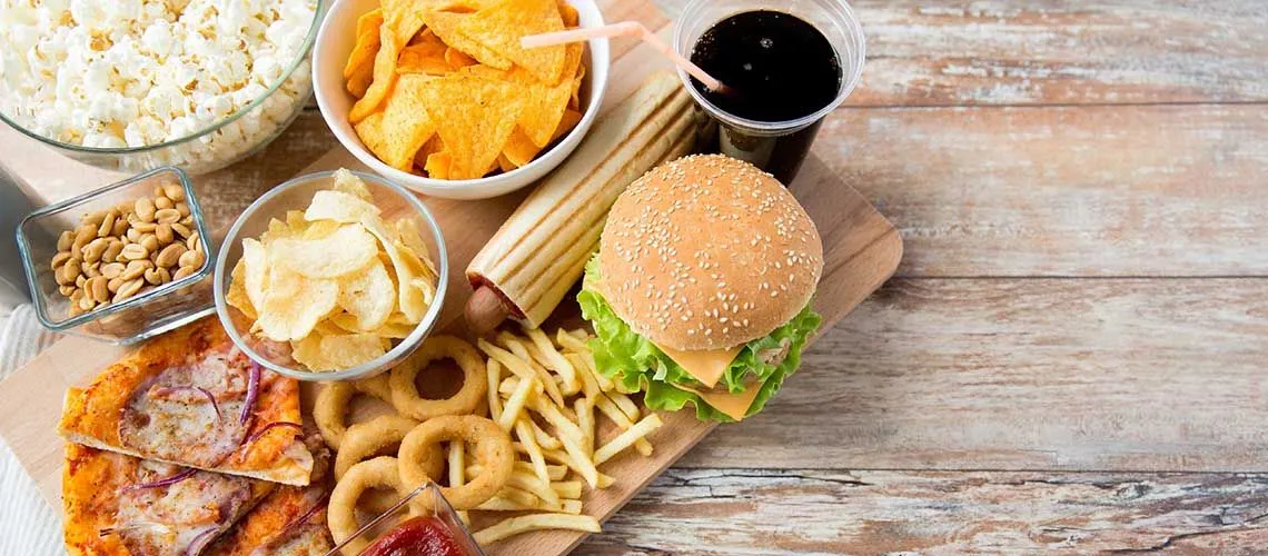 सावधान! फास्ट फूड आपको मोटा हीं नहीं बल्कि बना सकता है बांझ <p><strong><em>Fast Food</em></strong></p>- India TV Hindi
