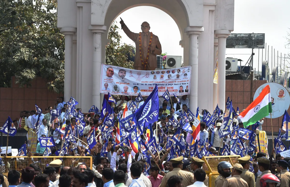 131 लोकसभा की रिजर्व सीटों पर है राजनीतिक दलों की पैनी नजर, 17 प्रतिशत दलित मतदाताओं के दिखना चाहते हैं साथ <p>डॉ. भीमराव आंबेडकर की...- India TV Hindi
