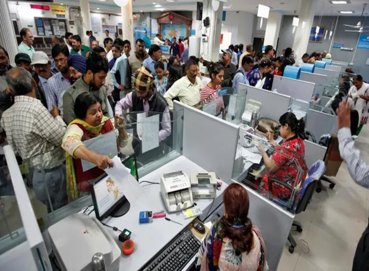 केंद्र सरकार के खजाने में बैंकिंग व वित्तीय कर से आए 42 हजार करोड़! <p>bank</p>- India TV Hindi