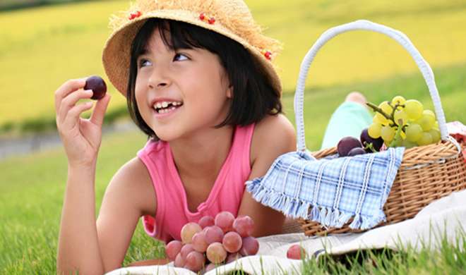 View of Lack of awareness of grape choking hazard puts children at risk: अगर ...