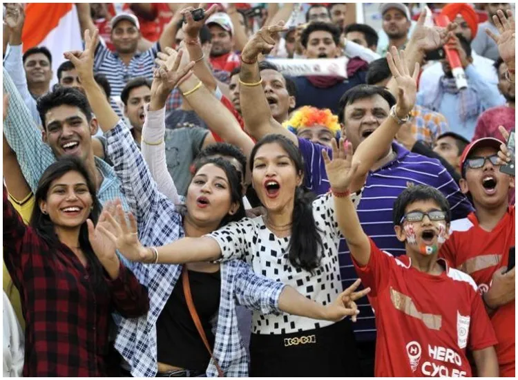 आईपीएल 2018: Fantasy sports platform ड्रीम 11 खेल कर लोग बना रहे हैं पैसे,जानिए कैसे <p>फैंस</p>- India TV Hindi