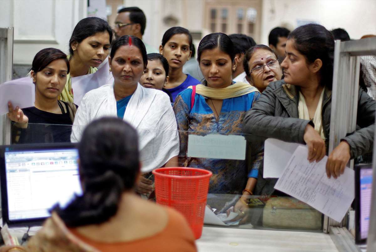 Jan Dhan खाते की संख्या 53 करोड़ के पार निकली, जानें ‘बचत खाते’ से कितना अलग है ‘प्रधानमंत्री जन-धन अकाउंट’