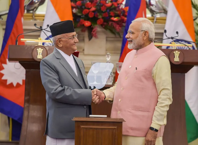 PM मोदी और ओली ने की बातचीत, भारत-नेपाल संबंधों को नया आयाम देने का प्रयास <p>Prime Minister Narendra Modi with his Nepalese...- India TV Hindi