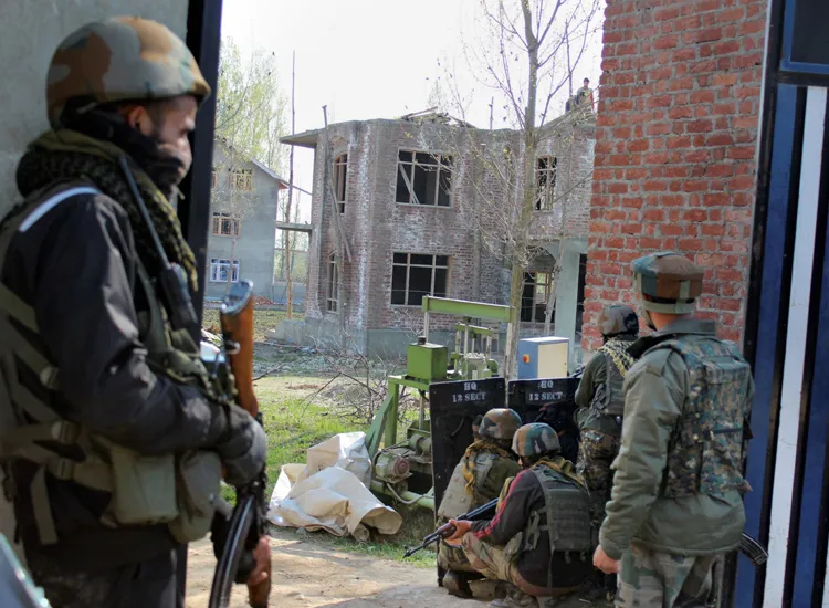 J&K: एनकाउंटर में 11 आतंकवादी ढेर, 3 सैनिक शहीद, 2 नागरिक भी मारे गए <p>11 militants killed in south Kashmir encounters</p>- India TV Hindi