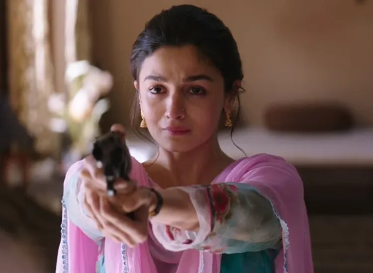 Raazi Movie Review: जानिए देशभक्ति के रंग में डूबी कैसी है आलिया भट्ट की ये फिल्म Alia Bhatt Raazi Movie Review- India TV Hindi