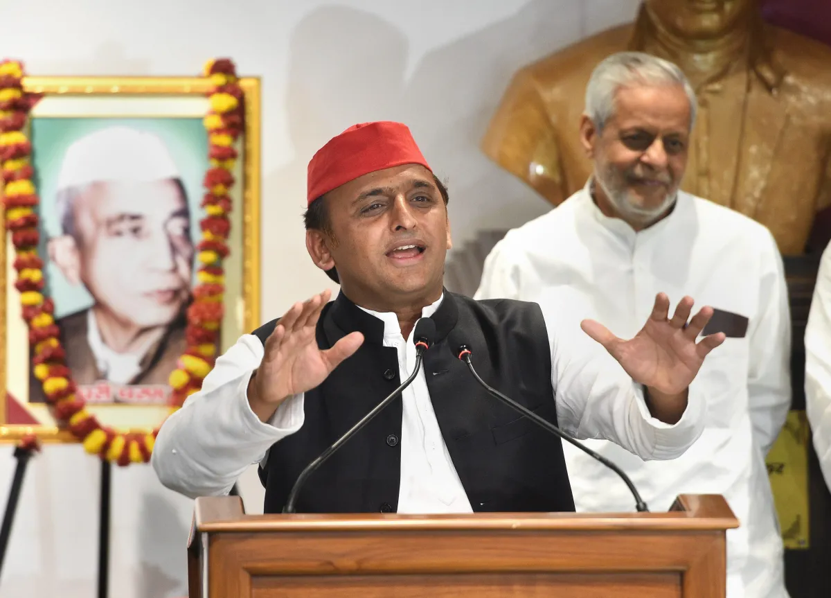 अखिलेश यादव पत्नी डिंपल और बच्चों समेत वीवीआईपी गेस्टहाउस में हुए शिफ्ट, मुलायम ने भी छोड़ा सरकारी बंगला <p>पूर्व मुख्यमंत्री...- India TV Hindi