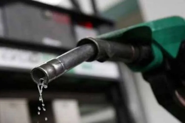 BLOG: दलीलों के भरोसे जारी है तेल का खेल! Petrol price- India TV Hindi