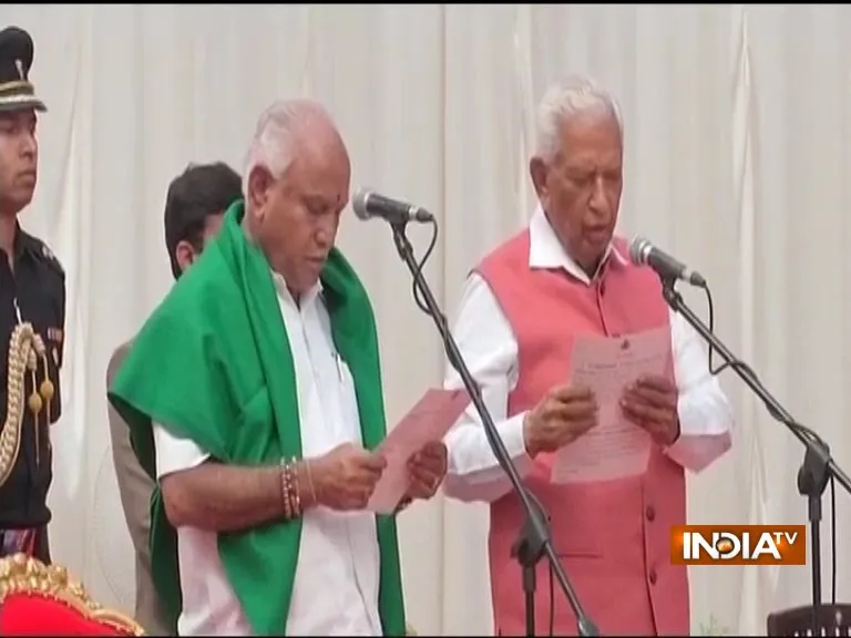 कर्नाटक: बीएस येदियुरप्पा शपथ के बाद विधानसभा पहुंचे, कांग्रेस विधायकों का विरोध प्रदर्शन Supreme Court allows Yeddyurappa swearing-in today, hearing to resume tomorrow- India TV Hindi
