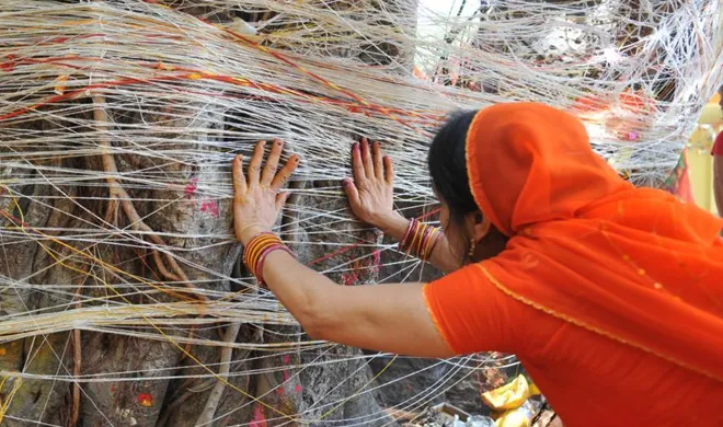 वट सावित्री व्रत 2018: इस विधि से करें पूजा और साथ ही यह कथा जरूर सुने <p>vat savitri 2018</p>- India TV Hindi