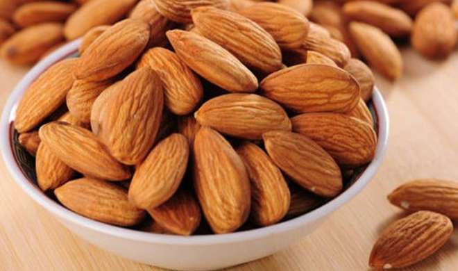 almonds are also thought to have a therapeutic effect: इस बीमारी के शिकार हैं तो भूल से भी न खाए बादाम, शरीर में होंगे कई तरह के नुकसान - India TV Hindi