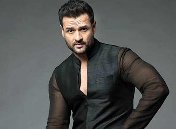 Rohit Roy believes in working hard and playing hard - India TV Hindi