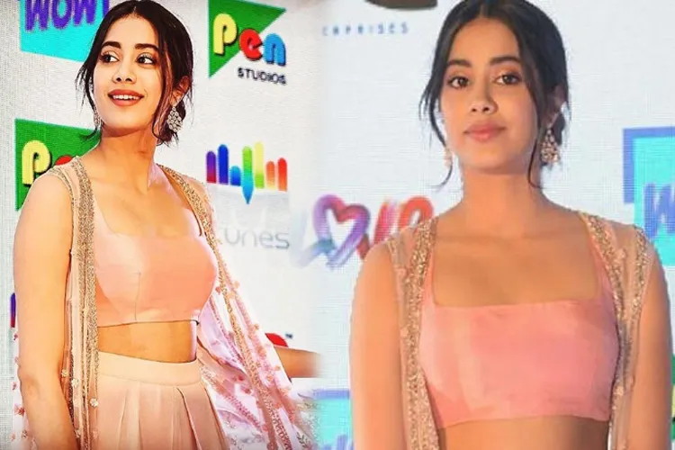 'धड़क' प्रमोशन: जाह्नवी कपूर के पिंक लहंगे ने चुराया सबका दिल, आप भी देखें खूबसूरत तस्वीरें <p>जाह्नवी कपूर</p>- India TV Hindi