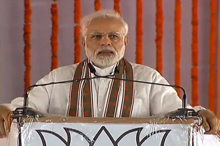 राहुल की झप्पी: शाहजहांपुर रैली में PM मोदी ने कहा, जब कारण नहीं बता पाए तो गले पड़ गए PM Narendra Modi tells in Shahjahanpur why Rahul Gandhi hugged him | PTI- India TV Hindi