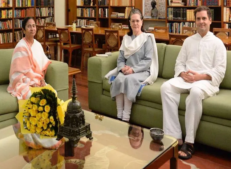 ममता ने सोनिया गांधी समेत कई विपक्षी नेताओं से मुलाकात की <p>ममता ने सोनिया गांधी...- India TV Hindi
