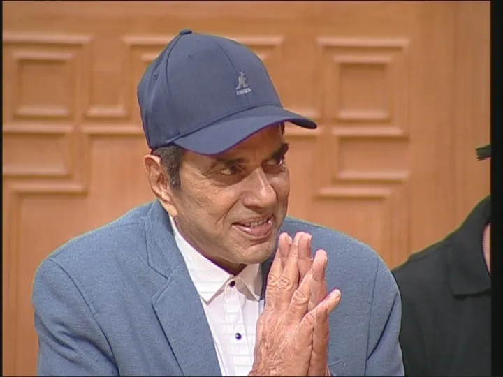 धर्मेंद्र ने ‘आप की अदालत’ में रजत शर्मा से कहा, ‘मुझे शराब पीती हुई औरतें अच्छी नहीं लगतीं’ Dharmendra In Ap Ki Adalat- India TV Hindi