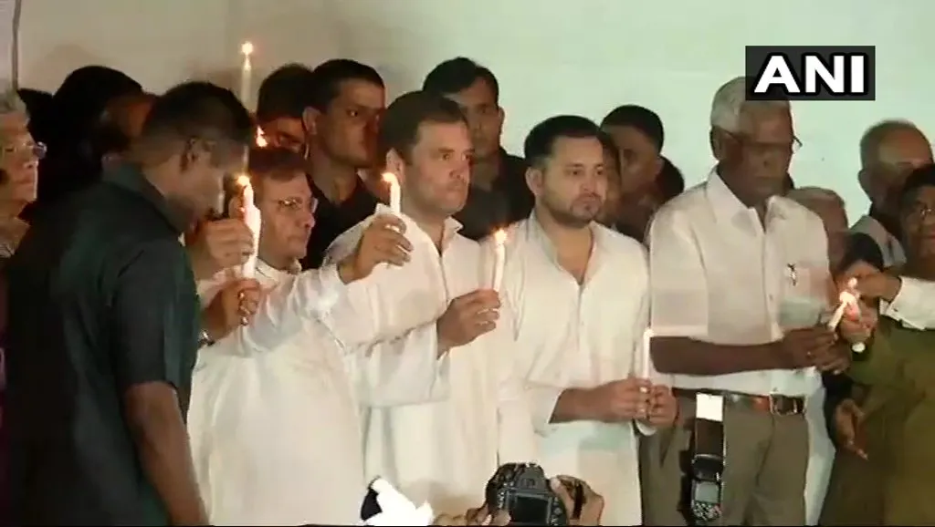 दिल्ली: राजद के प्रदर्शन में दिखी विपक्षी एकता, बोले राहुल गांधी- एक तरफ भाजपा की विचारधारा, दूसरी तरफ बाकी देश <p>मंच पर मौजूद राहुल...- India TV Hindi