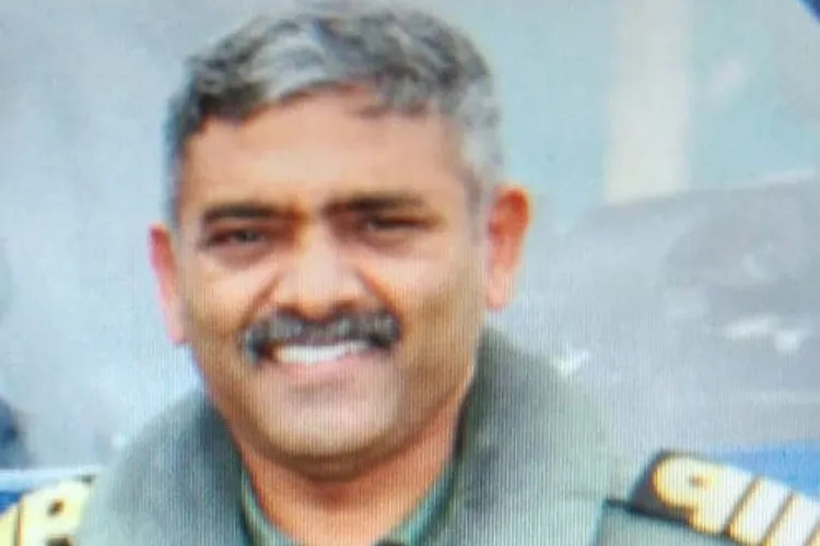 केरल बाढ़: छत पर हेलीकॉप्टर उतारकर एयरफोर्स के कैप्टन ने बचाई 26 लोगों की जान Captain P Rajkumar | ANI- India TV Hindi