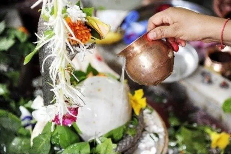 Sawan Shivratri 2018: शिवरात्रि पर कांवड जल चढ़ाने का शुभ मुहूर्त साथ ही जानें पूजा विधि Lord Shiva- India TV Hindi