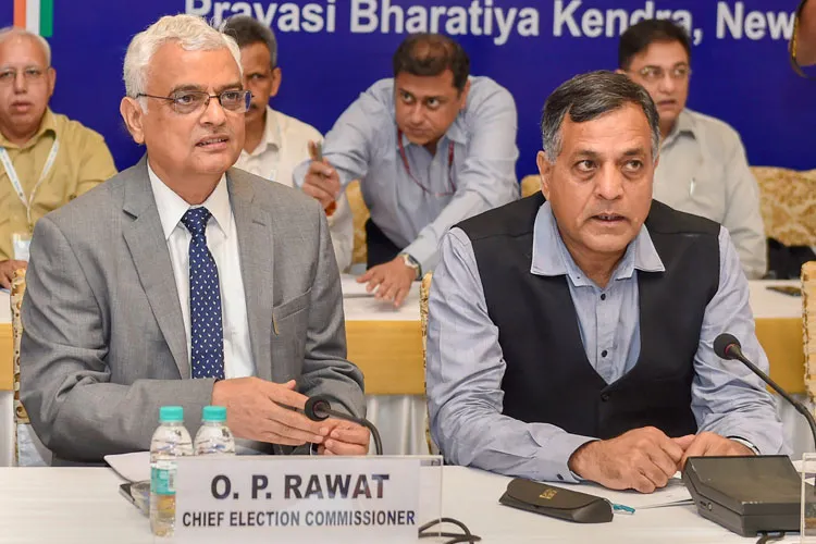 CEC रावत ने कहा, आम चुनाव से पहले EVM से जुड़ी सभी चिंताओं को दूर करेंगे <p>Chief Election Commissioner O P Rawat and Election...- India TV Hindi
