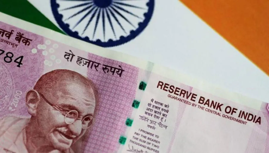 70 रुपए के भी पार पहुंचा डॉलर का भाव, रुपए में रिकॉर्ड गिरावट Rupee recovers on Tuesday against Dollar in opening trade - India TV Paisa