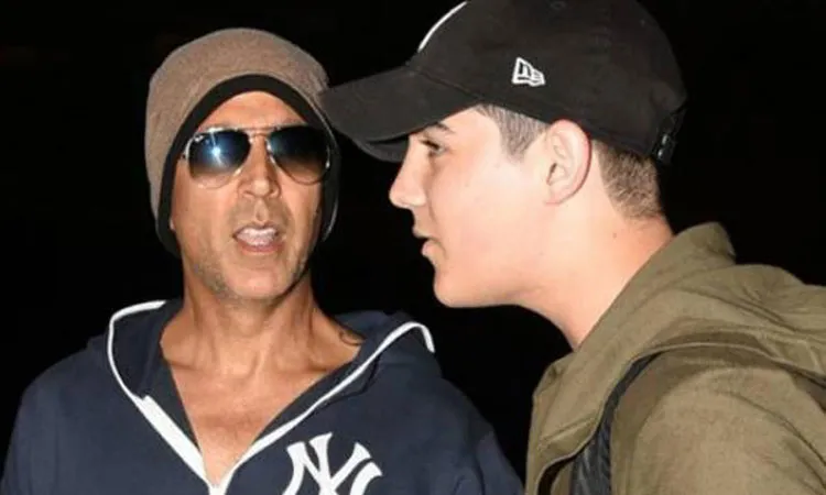 OMG! अक्षय कुमार के बेटे ने चलती ट्रेन में किया स्टंट AKSHAY-AARAV- India TV Hindi