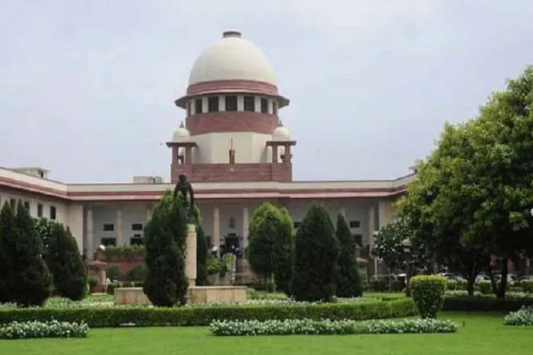 नक्सल लिंक: महाराष्ट्र पुलिस ने सुप्रीम कोर्ट से कहा- 'सबूत के आधार पर कार्यकर्ताओं की हुई गिरफ्तारी' Supreme Court- India TV Hindi