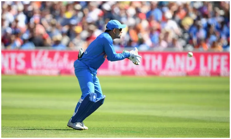 पाकिस्तान के खिलाफ एम एस धोनी के एक इशारे ने बदल दिया अंपायर का फैसला, जानें कैसे? MS Dhoni- India TV Hindi