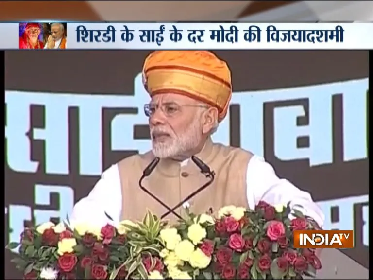 Shirdi Sai Baba centenary celebrations Live Updates: साईं महोत्सव के समापन के बाद PM ने आवाज योजना लाभार्थियों को बांटी चाबी PM Modi at Shirdi - India TV Hindi