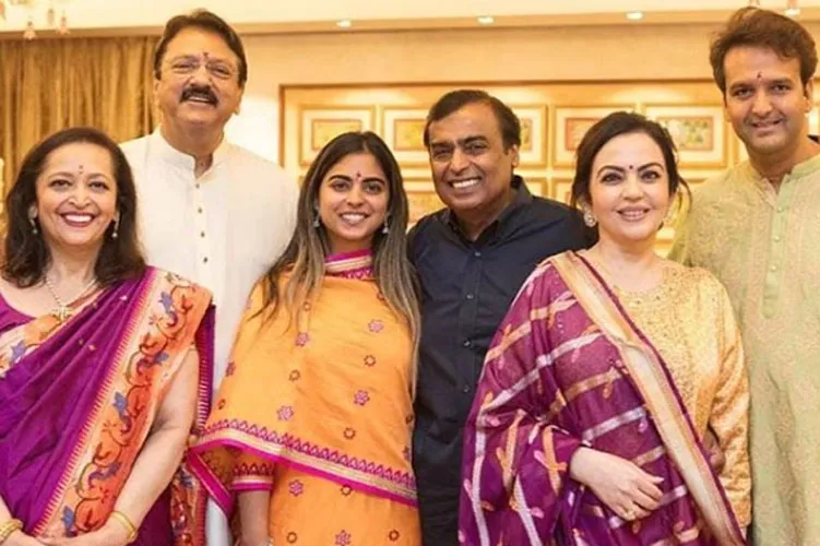 मुकेश अंबानी की बेटी ईशा की शादी की तारीख तय, इस दिन लेंगी आनंद के साथ सात फेरे Isha Ambani- India TV Hindi