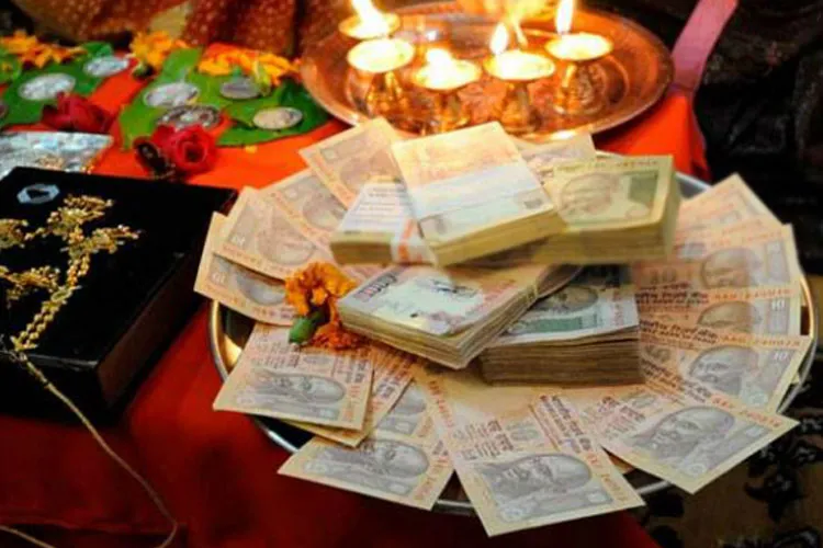 आज का दिन बहुत ही शुभ संयोग, लखपति होने के लिए करें इनमें से कोई 1 उपाय Money- India TV Hindi