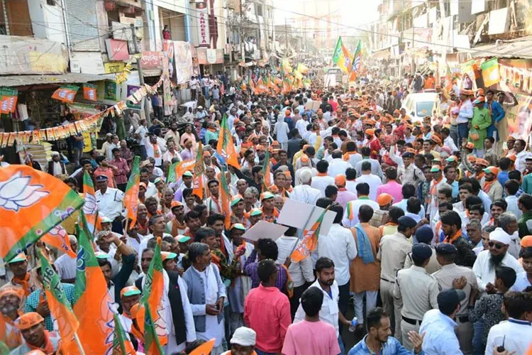 विधानसभा चुनाव: मध्य प्रदेश के चुनावी घमासान में ‘सोशल इंजीनियरिंग’ की अहम भूमिका मध्य प्रदेश के चुनावी घमासान में ‘सोशल इंजीनियरिंग’ की अहम भूमिका- India TV Hindi