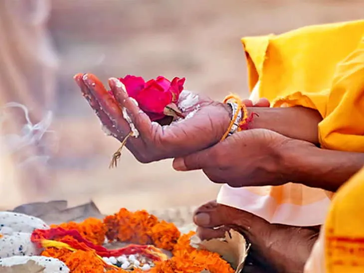 सर्वपितृ अमावस्या 2018: आज करें सभी पितरों के लिये श्राद्ध, जानें श्राद्ध कर्म का शुभ मुहूर्त Pitru Paksha 2018- India TV Hindi