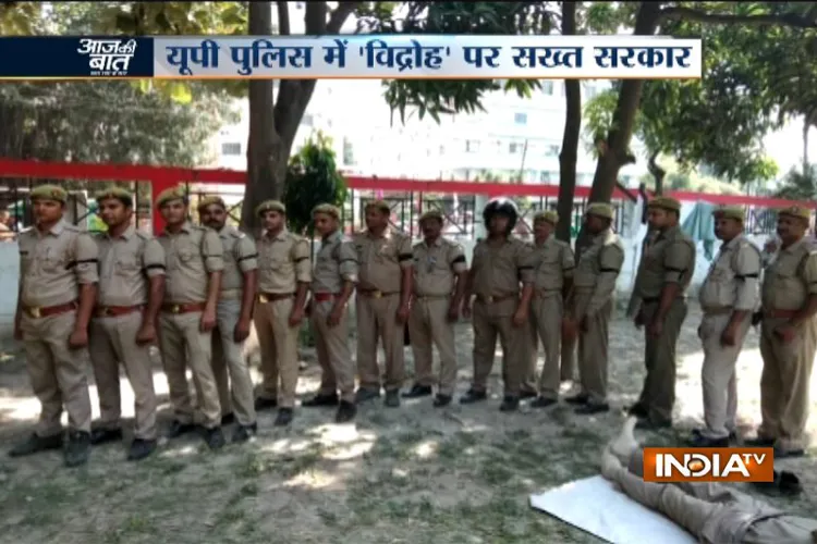 यूपी: हत्यारोपी कॉन्स्टेबल के समर्थन में पुलिसकर्मियों ने किया ‘काली पट्टी बांधकर काम, तीन सस्पेंड UP police- India TV Hindi