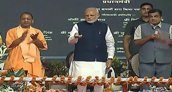 Modi in Varanasi: प्रधानमंत्री ने वाराणसी को दी 2413 करोड़ की सौगात, रिंग रोड फेज-1 और वॉटरवे टर्मिनल शुरु Modi in Varanasi- India TV Hindi