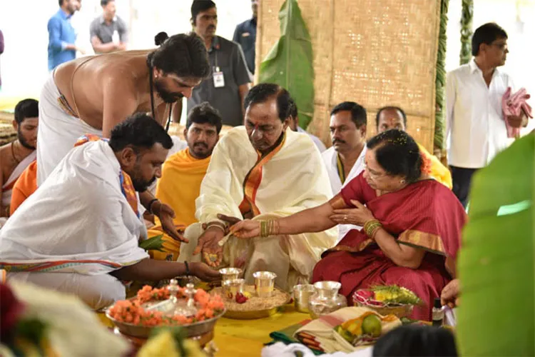 तेलंगाना विधानसभा चुनाव के अगले चरण से पहले चंद्रशेखर राव ने किया 'चंडी यज्ञ' चंद्रशेखर राव- India TV Hindi