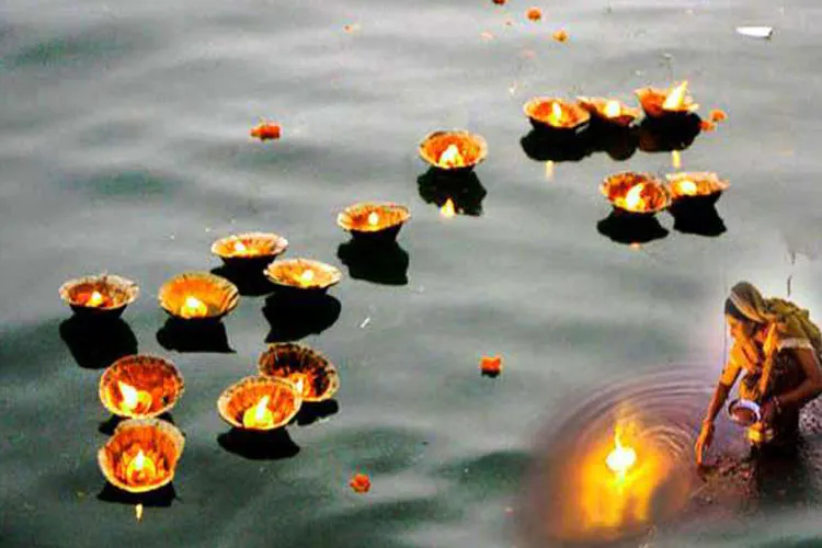 Kartik Purnima 2018: कार्तिक पूर्णिमा के दिन करें ये खास उपाय, त्रिदेव प्रसन्न होकर देंगे वरदान Purnima - India TV Hindi