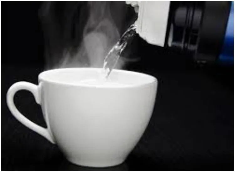 अगर नहीं पीते हैं गर्म पानी तो इसके फायदे जानकर आज से ही कर देंगे शुरू! warm water- India TV Hindi