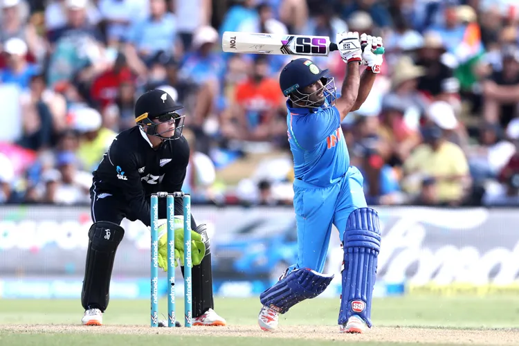 भारत बनाम न्यूजीलैंड, 2nd ODI: कोहली एंड कंपनी ने देश को दिया गणतंत्र दिवस का तोहफा, कीवी टीम को 90 रन से हराया <p>कोहली एंड कंपनी ने...- India TV Hindi