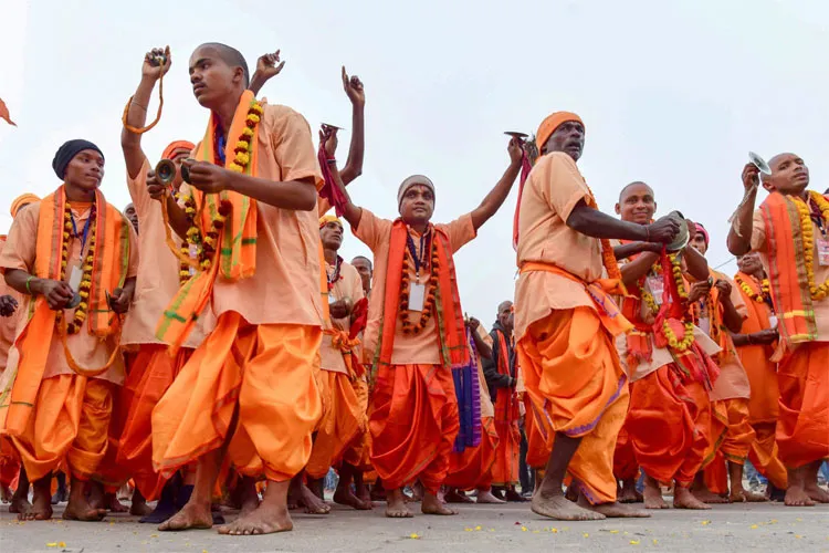 कुंभ मेला 2019 लाइव: प्रयागराज में संगम तट पर हुआ पहला शाही स्नान, लाखों श्रद्धालुओं ने लगाई डुबकी Kumbh Mela 2019 Live Updates- India TV Hindi