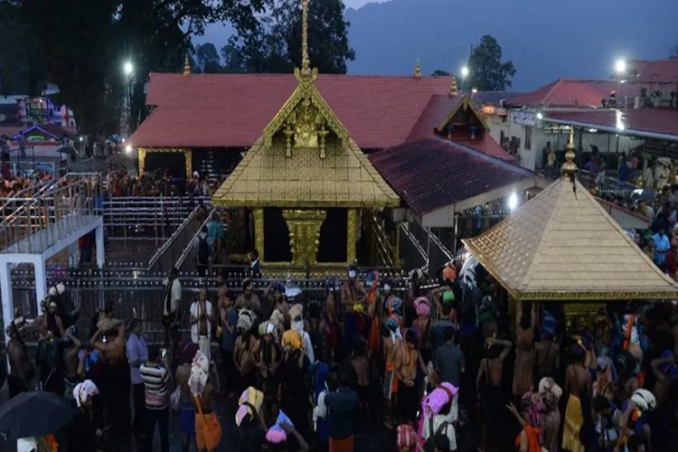 Sabarimala Row: माकपा, भाजपा कार्यकर्ताओं के घरों पर फेंके गए देशी बम Sabarimala Row: माकपा, भाजपा कार्यकर्ताओं के घरों पर फेंके गए देशी बम - India TV Hindi