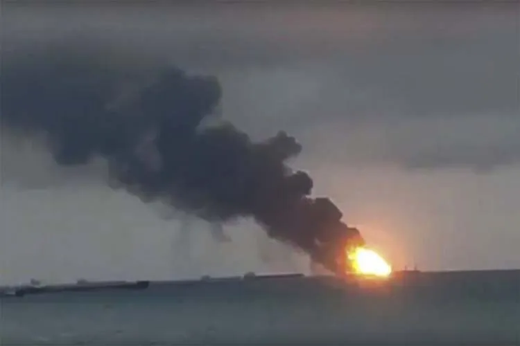 रूस के पास समंदर में हुए जहाज हादसे में छह भारतीय नाविकों की मौत, छह लापता Ship Fire- India TV Hindi