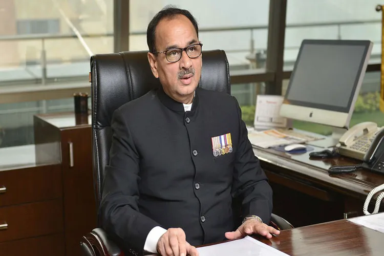 शीर्ष अदालत से मोदी सरकार को झटका, आलोक वर्मा CBI निदेशक पद पर बहाल, विपक्ष ने फैसला सराहा Alok Verma- India TV Hindi