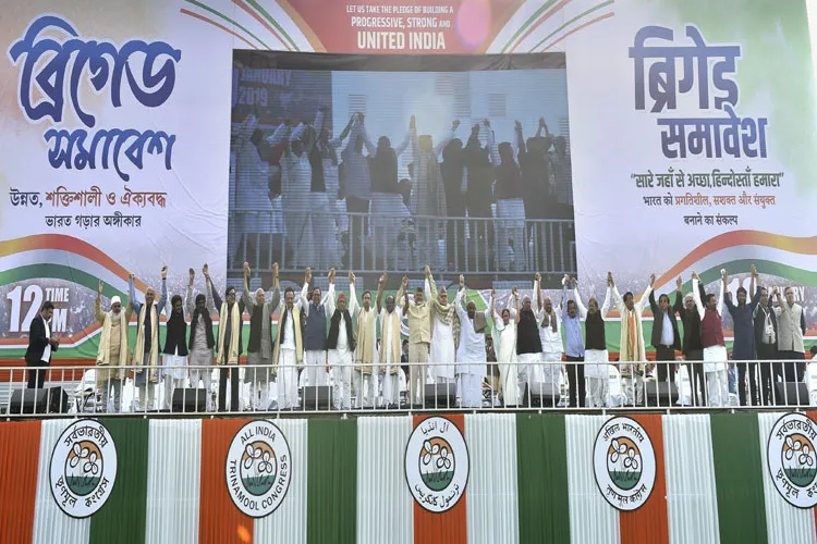लोकसभा चुनाव: ममता बनर्जी की रैली में विपक्षी दलों ने भरी मोदी सरकार को उखाड़ फेंकने की हुंकार 'Modi govt's expiry date is over': Mamata Banerjee fires salvo at BJP during mega Kolkata rally- India TV Hindi