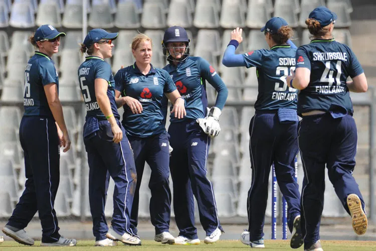 महिला क्रिकेट : इंग्लैंड ने भारत को 2 विकेट से दी मात England Women's Cricket Team- India TV Hindi