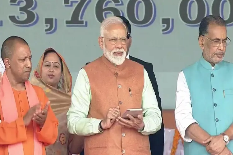 गोरखपुर से पीएम मोदी ने लॉन्च की 'पीएम किसान योजना', 1 करोड़ से ज्यादा किसानों के खाते में भेजे 2-2 हजार रुपये <p>Prime Minister Narendra Modi launches Pradhan Mantri...- India TV Hindi