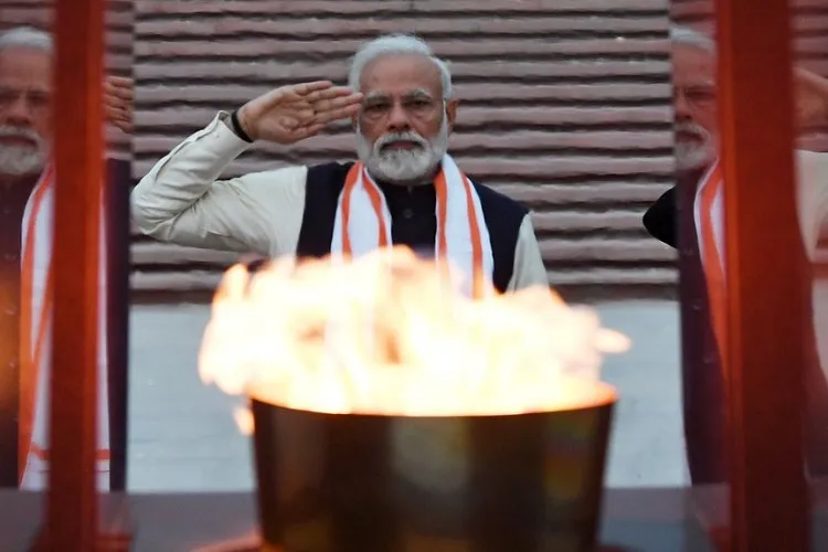 पीएम मोदी ने किया राष्ट्रीय युद्ध स्मारक का उद्घाटन, कांंग्रेस पर लगाया राफेल डील को रोकने की कोशिश का आरोप <p><span style="color: #626262; background-color:...- India TV Hindi