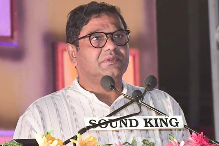 Odisha BJD MLA Debashish Samantaray manhandles kin of CRPF jawan martyred in Pulwama terror attack - India TV Hindi