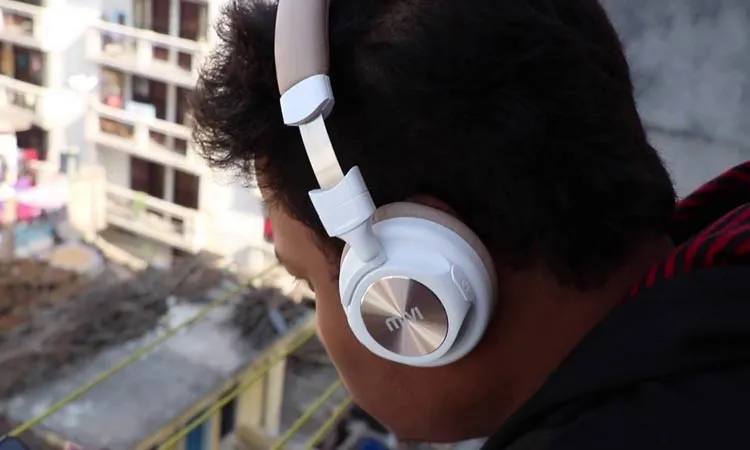 इस वैलेंटाइन-डे पर दीजिए अपने पार्टनर को इन शानदार गैजेट का तोहफा, कीमत है इनकी 6,000 रुपए से कम velentine's day gift- India TV Paisa